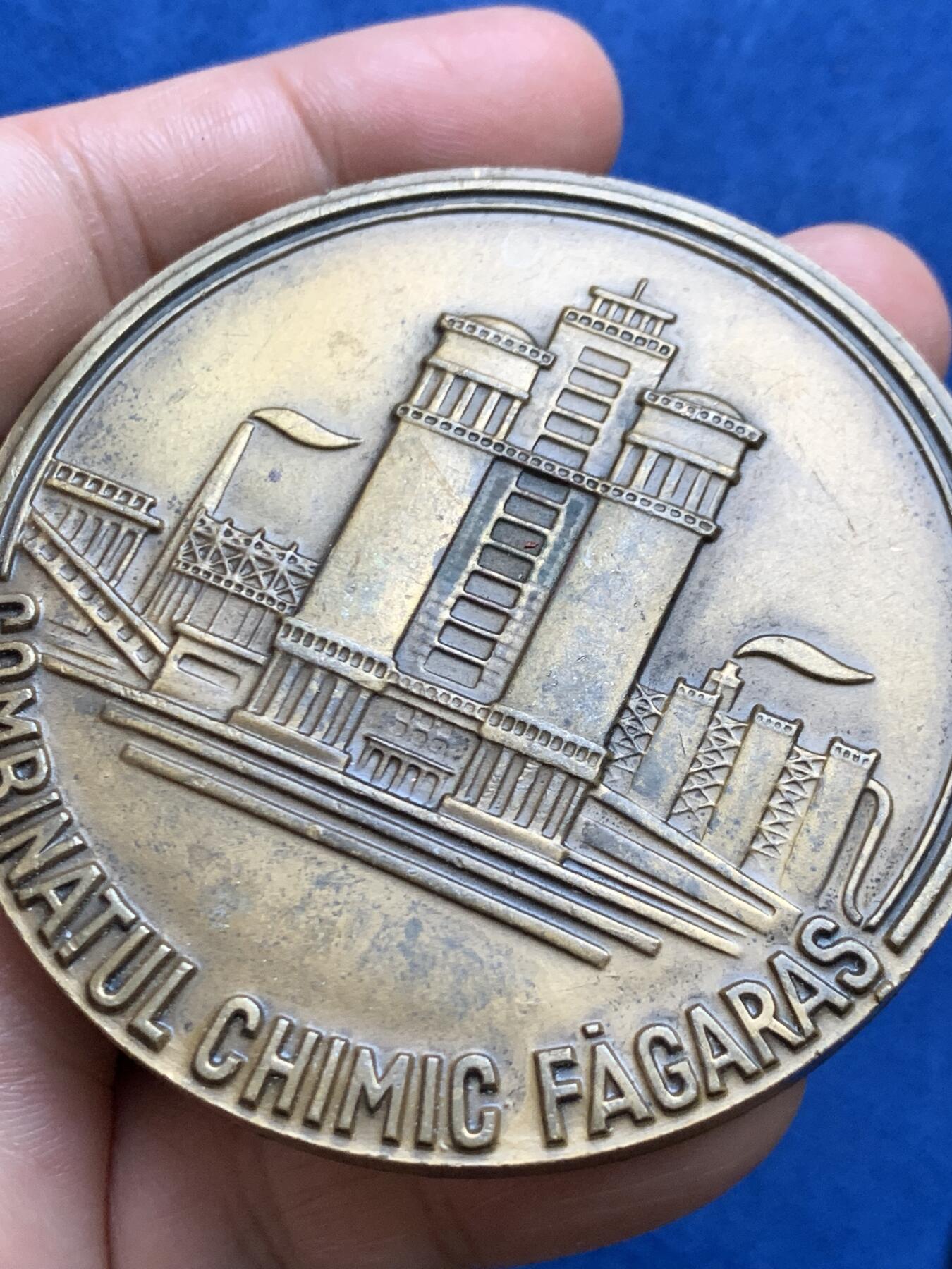 《竞宝斋》第478场 周日，周一 2场连拍 （全场包邮）欢迎送拍 三枚一组 欧洲大铜章 总重 375.6克 68-69.2mm