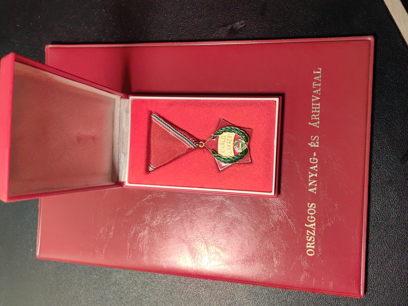 靖甫拍卖第九场 匈牙利劳动优秀奖章原盒带证