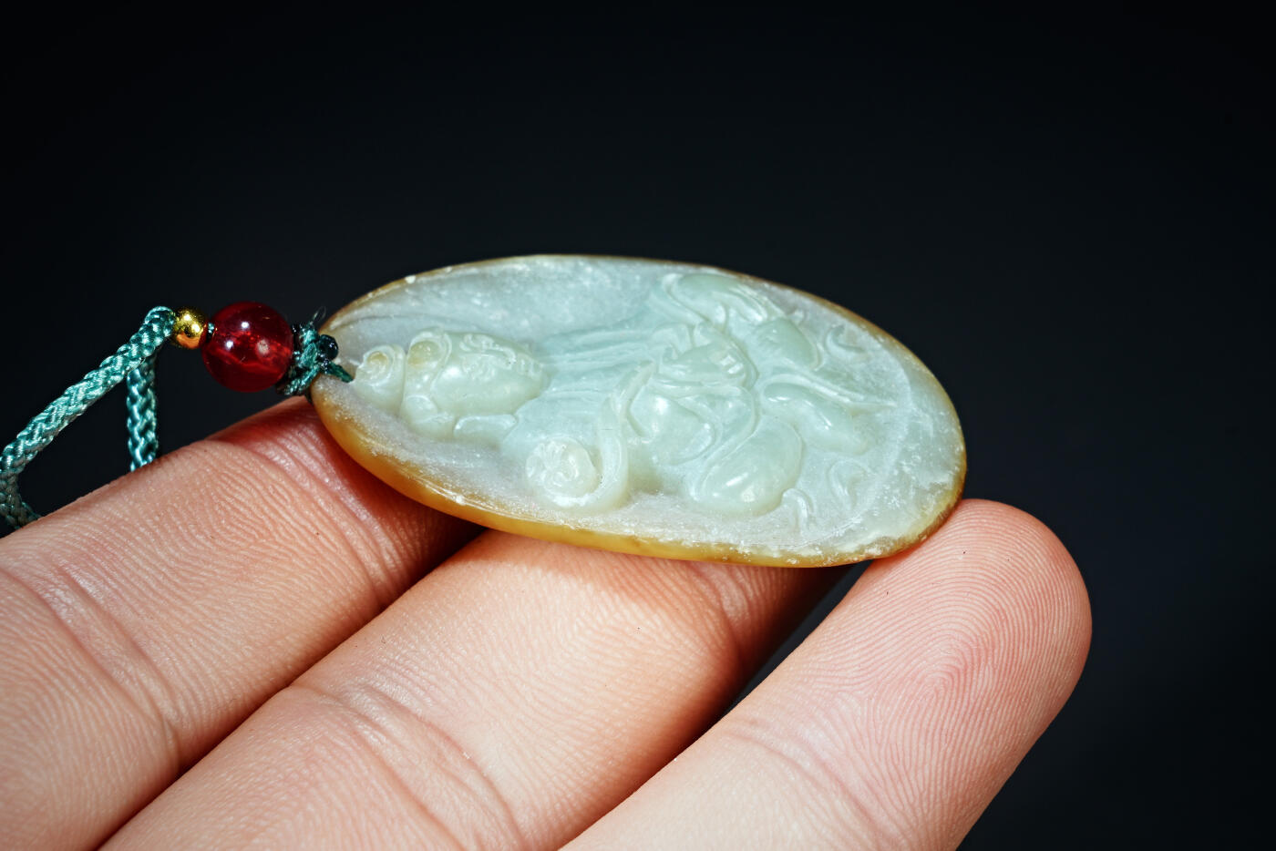 上海都达杂项专场六十八【全场包邮】 天然和田玉精雕《持莲观音》挂件95-163