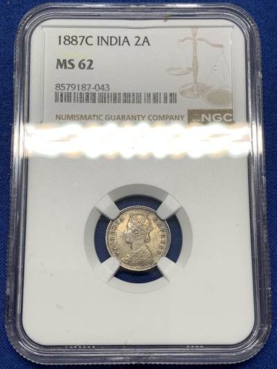 《竞宝斋》第478场 周日，周一 2场连拍 （全场包邮）欢迎送拍 - NGC MS62 英属印度1887C版2安娜银币，温润带彩包浆，英属印度维多利亚小面值的辅币很难得