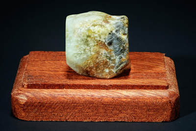 上海都达杂项专场六十八【全场包邮】 - 和田玉原石随型摆件 连座95-200