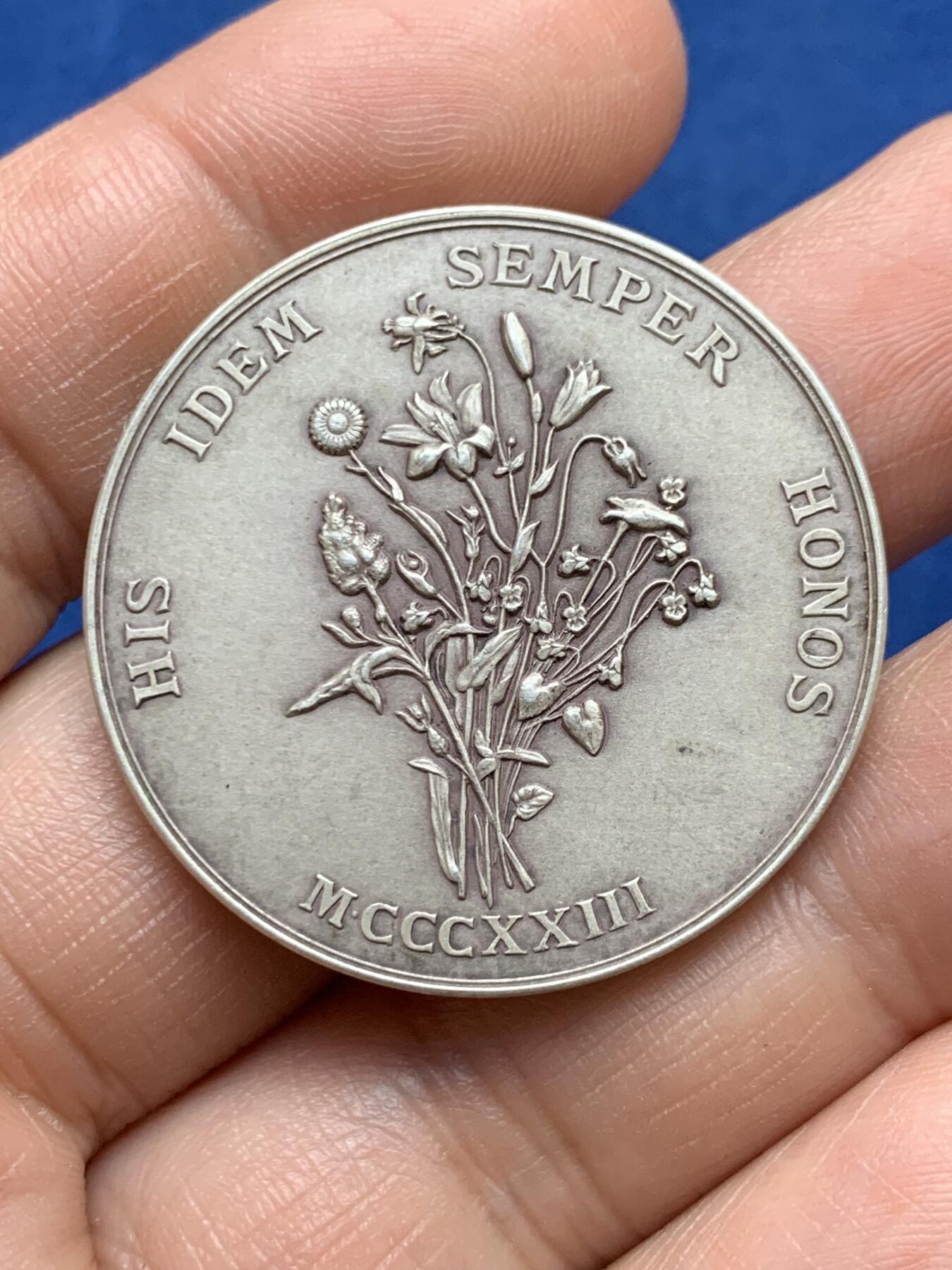 《竞宝斋》第478场 周日，周一 2场连拍 （全场包邮）欢迎送拍 法国1823年图卢兹花卉节银质代币，女诗人克莱蒙·伊索尔，22.7g，35.7mm，丰饶角边铭