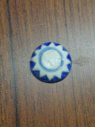 蜀地medal 2026春季精品专场 第5场 - 抗日战争时期 四川地区特有的川军瓷制帽徽 体现出抗日战争时期艰辛不易