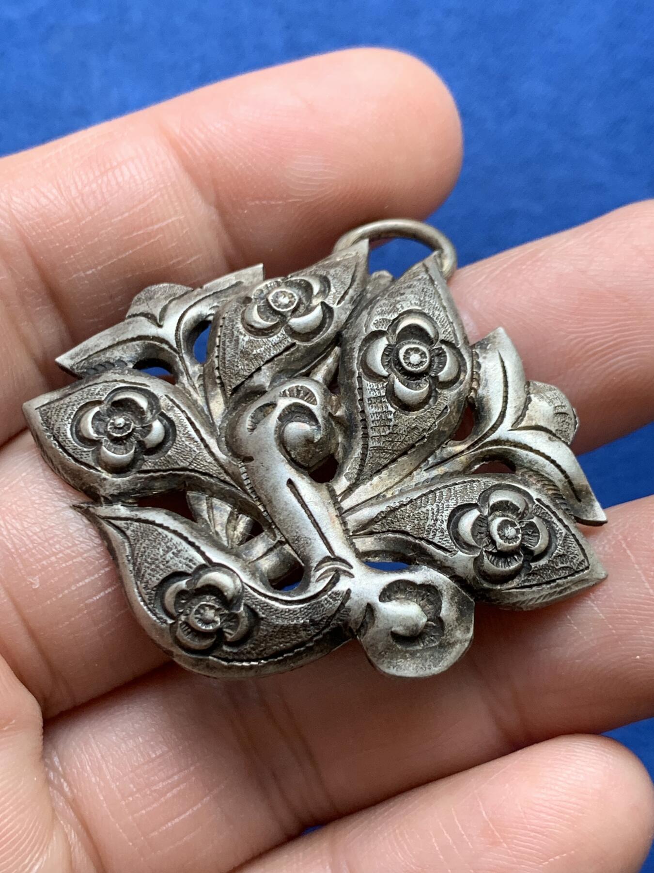 《竞宝斋》第478场 周日，周一 2场连拍 （全场包邮）欢迎送拍 两个一组 银质饰品 总重12.6克 最长处约46mm 细节见图