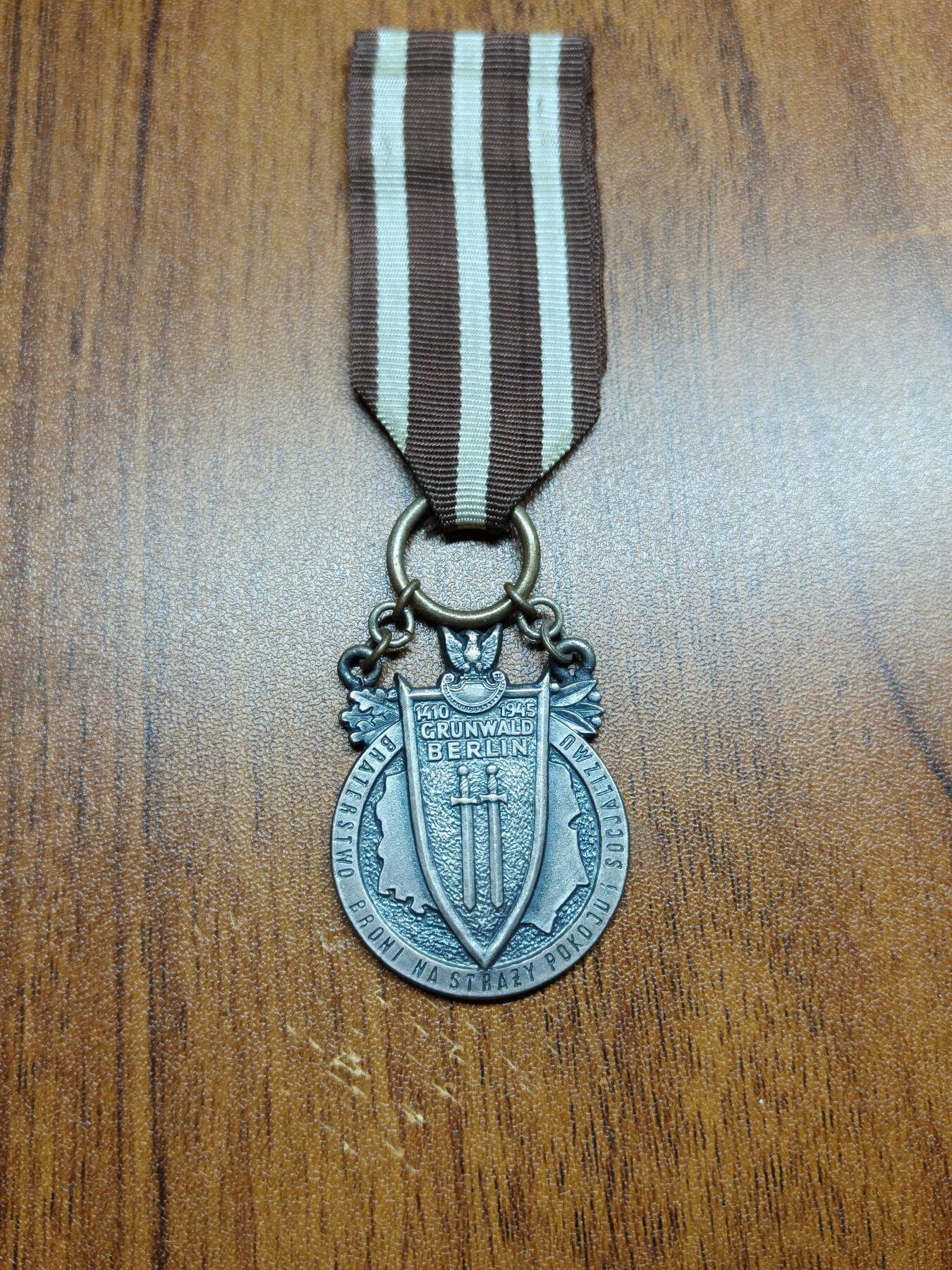 蜀地medal 2026春季精品专场 第5场 波兰兄弟连勋章 多授予外国在波参战或加入波的国际友人