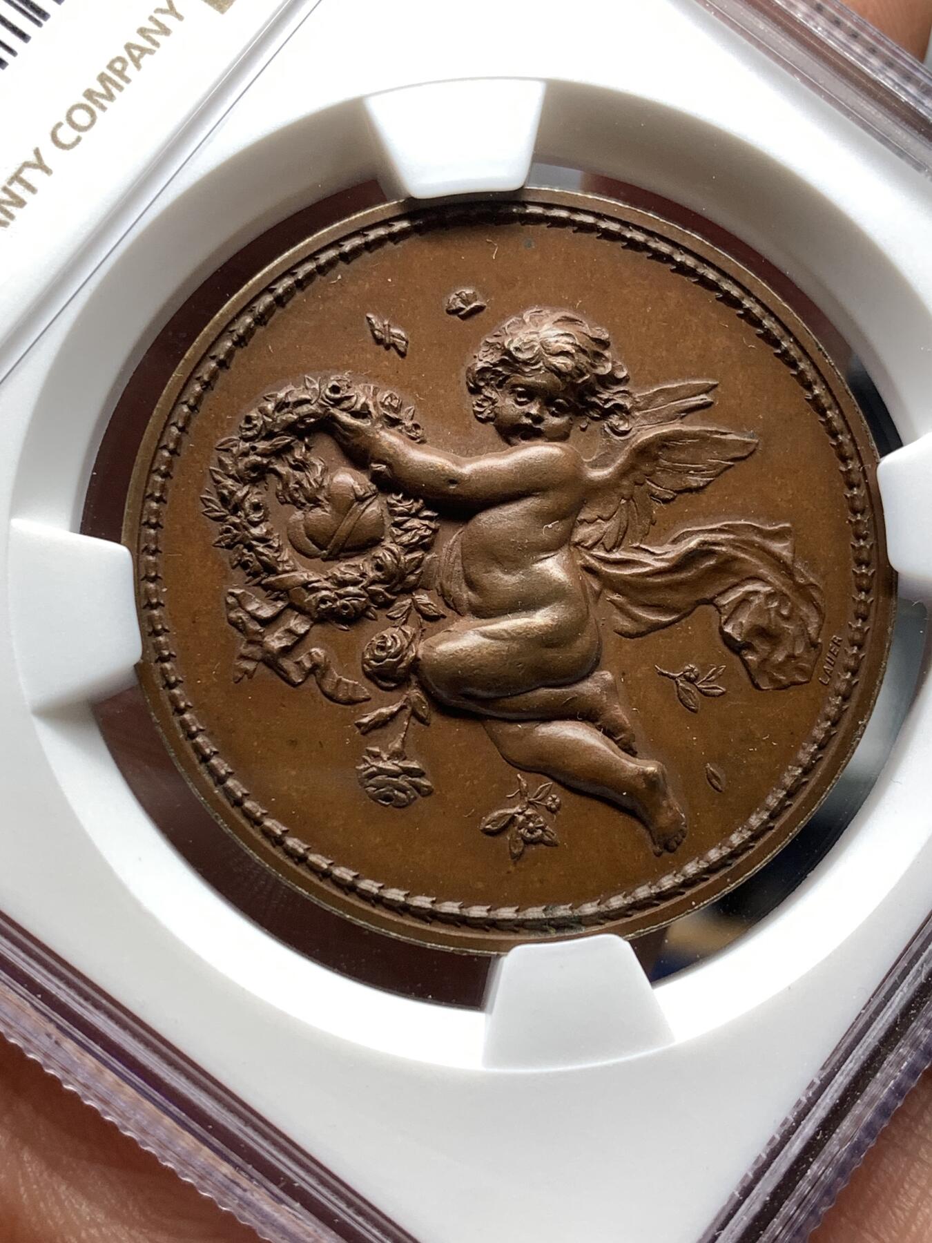 《竞宝斋》第478场 周日，周一 2场连拍 （全场包邮）欢迎送拍 NGC MS63BN 法国婚礼纪念章，首见款，正面：手持花环的小天使浮雕，代表着幸福与祝福