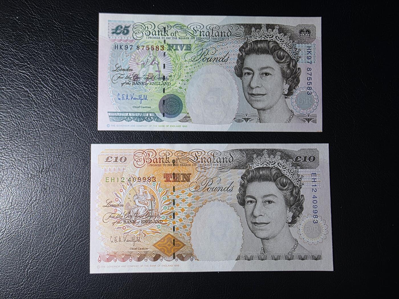 叁拾收藏第35期 英国1997年E序列5镑史蒂文森+1993年10镑狄更斯两张一对（尾83一对）  UNC
