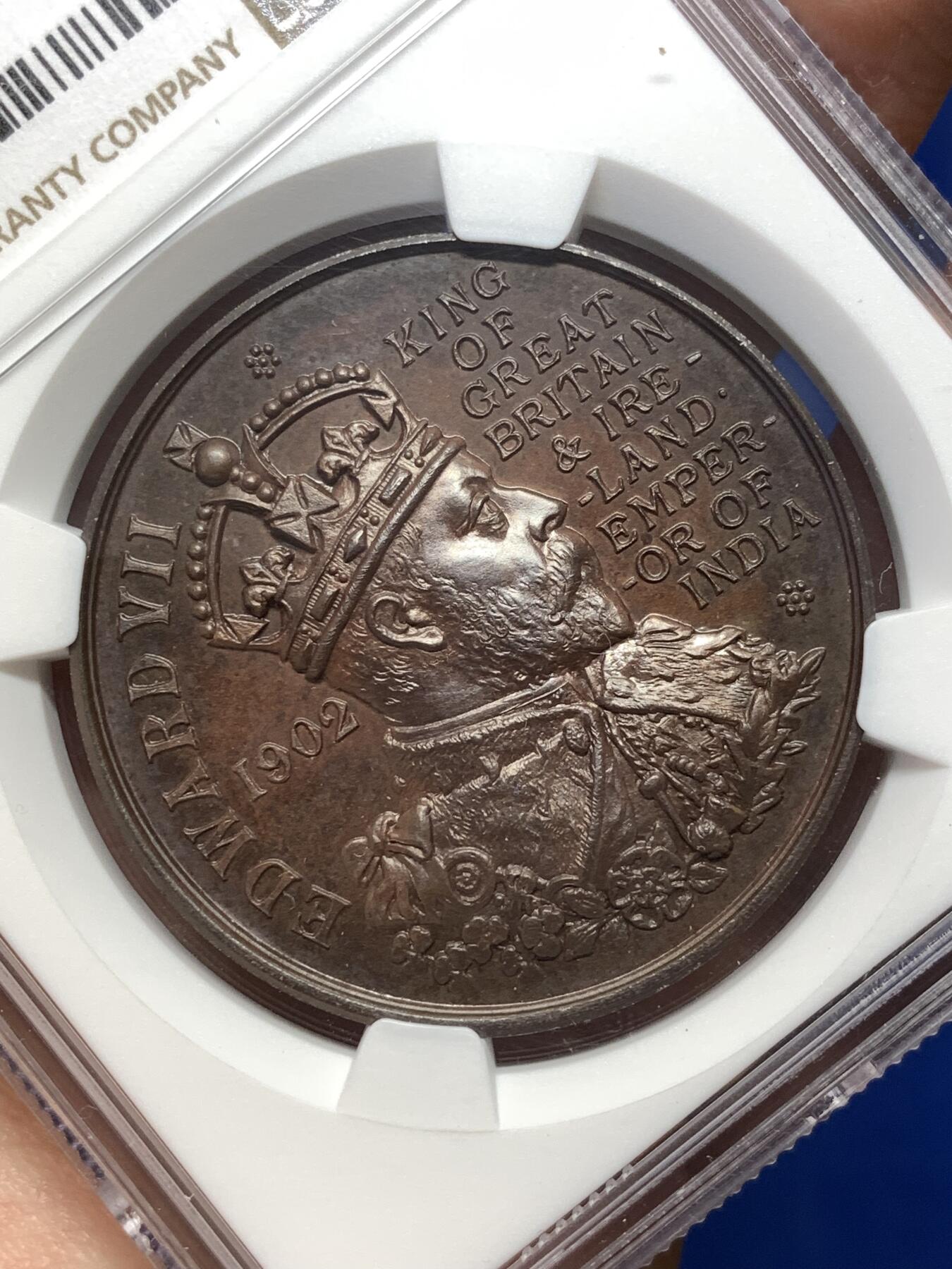 《竞宝斋》第478场 周日，周一 2场连拍 （全场包邮）欢迎送拍 NGC MS64BN 英国1902年爱德华七世加冕铜章，厚重铜光，高分稀少品。