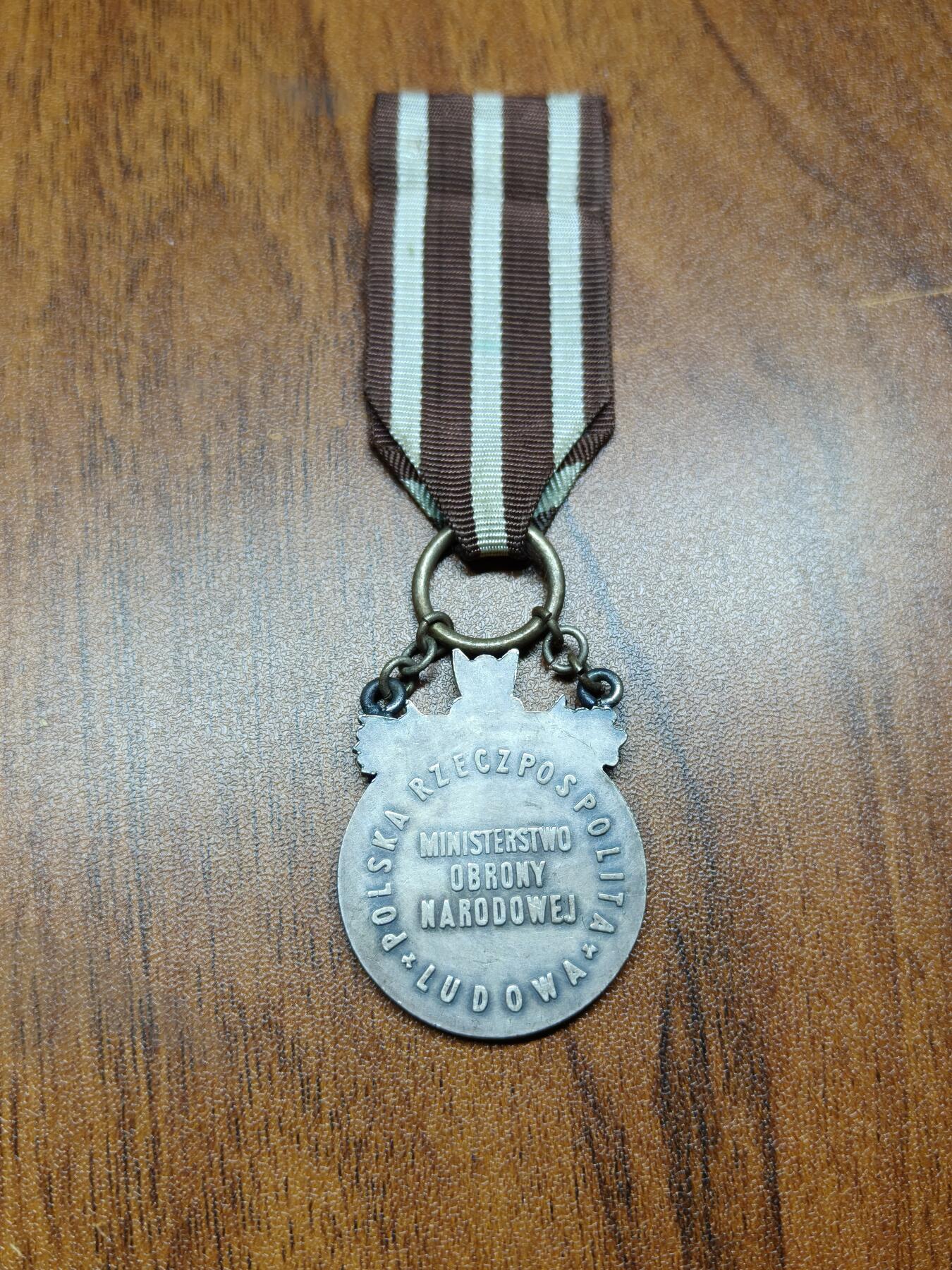 蜀地medal 2026春季精品专场 第5场 波兰兄弟连勋章 多授予外国在波参战或加入波的国际友人