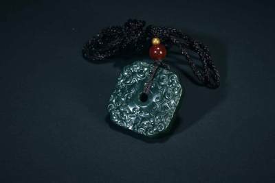 上海都达杂项专场六十八【全场包邮】 - 天然和田玉青玉精雕《八方来财》挂件 附鉴定证书95-198