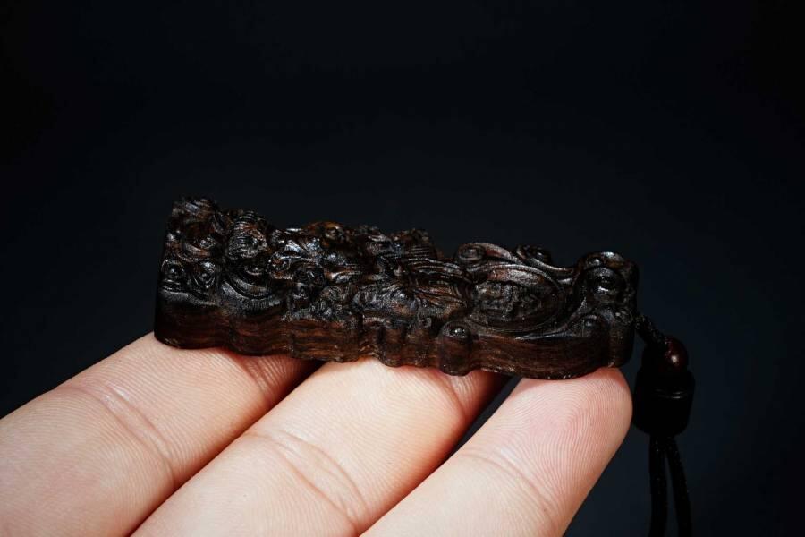 上海都达杂项专场六十八【全场包邮】 天然达拉干沉香精雕《自在莲花观音》挂件95-271