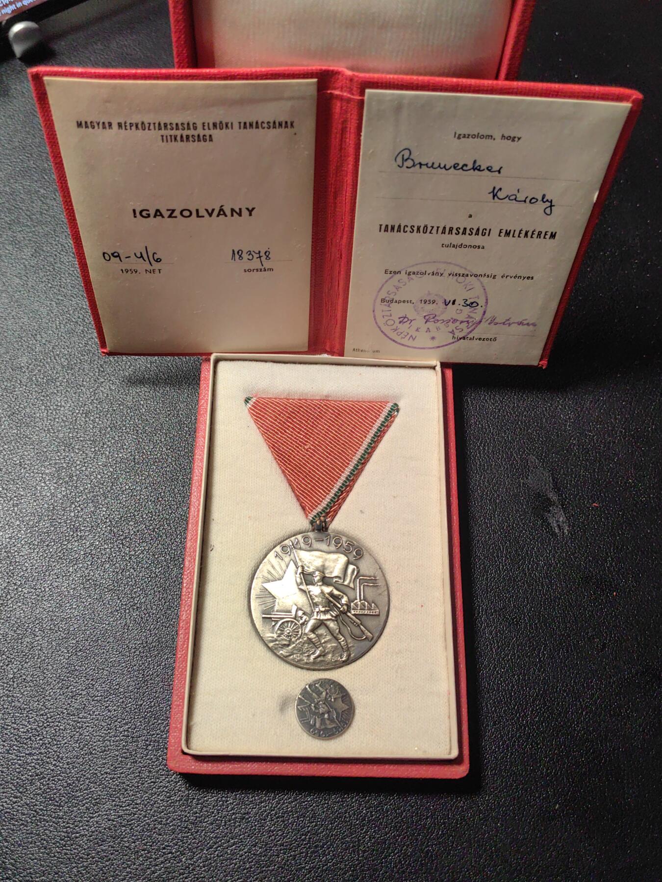 靖甫拍卖第九场 匈牙利1919革命40周年奖章原盒带证 非常少见 授予仍在世的革命参与者