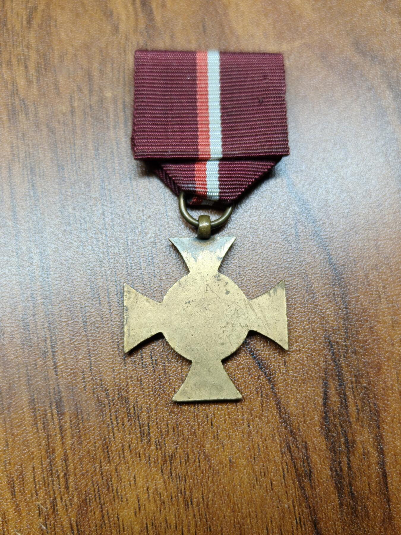 蜀地medal 2026春季精品专场 第5场 波人共共青团雅内克·克拉西茨基铜级徽章  此徽章属波人共共青团最高荣誉，分金银铜三等级