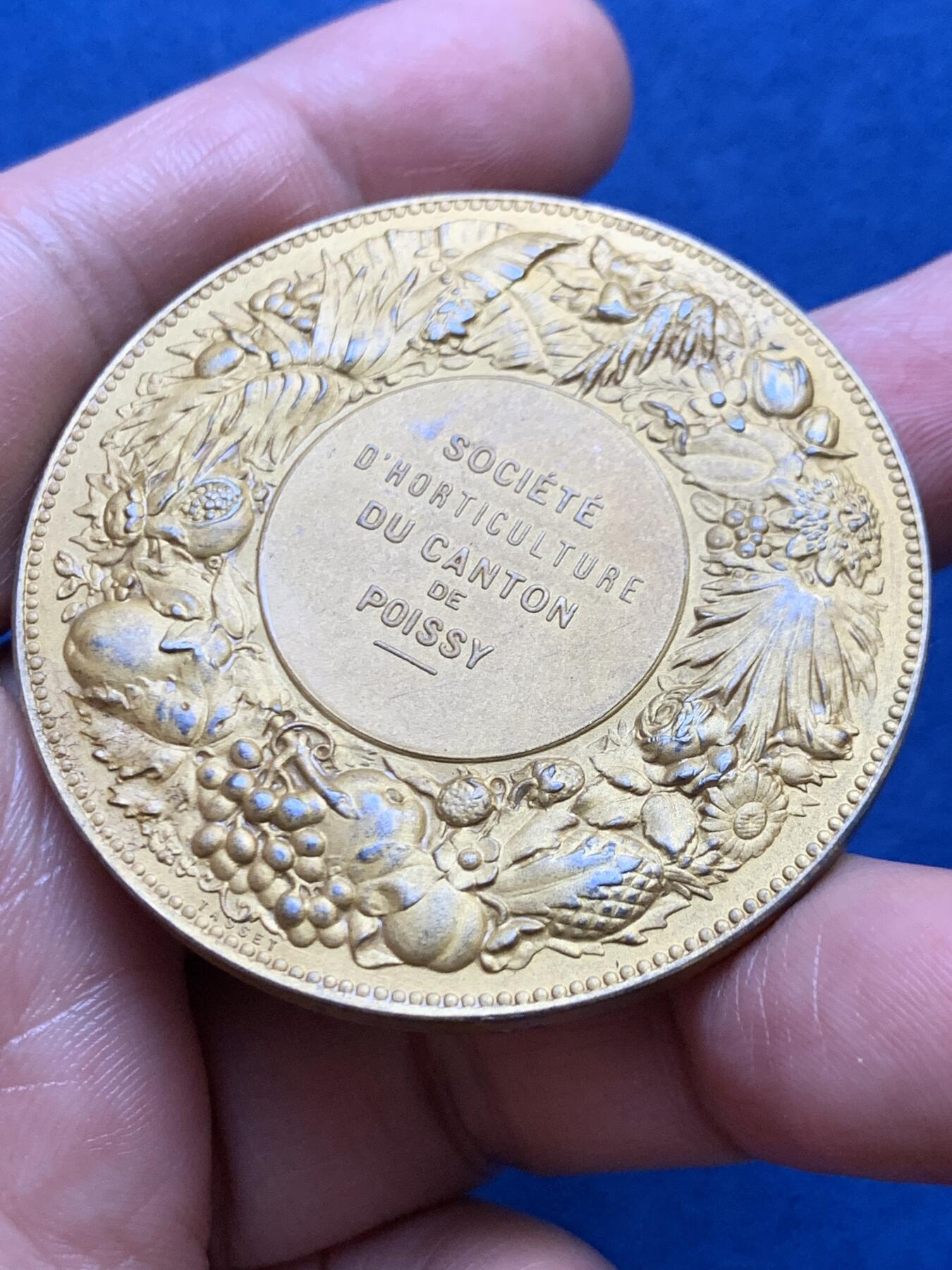 《竞宝斋》第478场 周日，周一 2场连拍 （全场包邮）欢迎送拍 名家名作 法国三天使园艺协会镀金大银章 64.9克 50mm 带盒 丰饶角银标