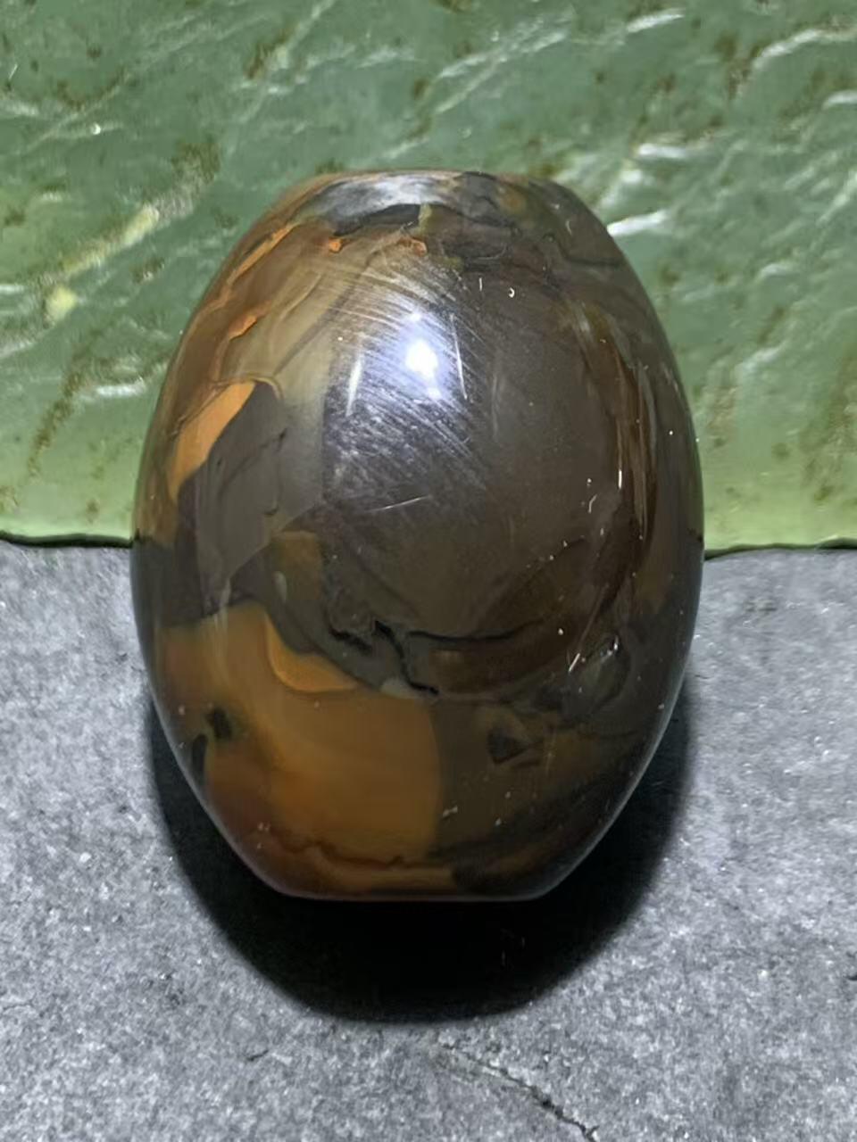 精美经典红黑配色战国红玛瑙随形勒子一颗！