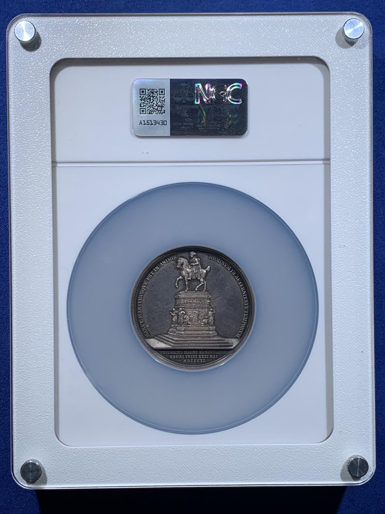 《竞宝斋》第478场 周日，周一 2场连拍 （全场包邮）欢迎送拍 NGC MS61 德国1840年普鲁士腓特烈二世（腓特烈大帝)登基百年纪念银章。loos名家著作。50mm 46.7g巨大规格。银章是赠送给王公贵族所用，非铜质可比。加厚加大盒，带外保护盒。