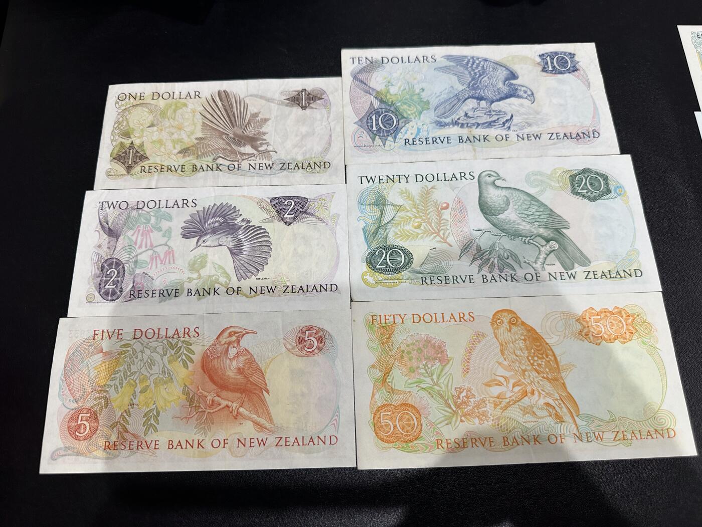 《外钞收藏家》第六百二十四期（精品场）（长期征集拍品、欢迎藏友们联系合作） 新西兰女王纸钞版1-50元 六张一起 非全新 品相如图