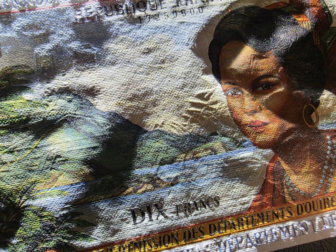 叁拾收藏第35期 法属安的列斯10法郎 UNC