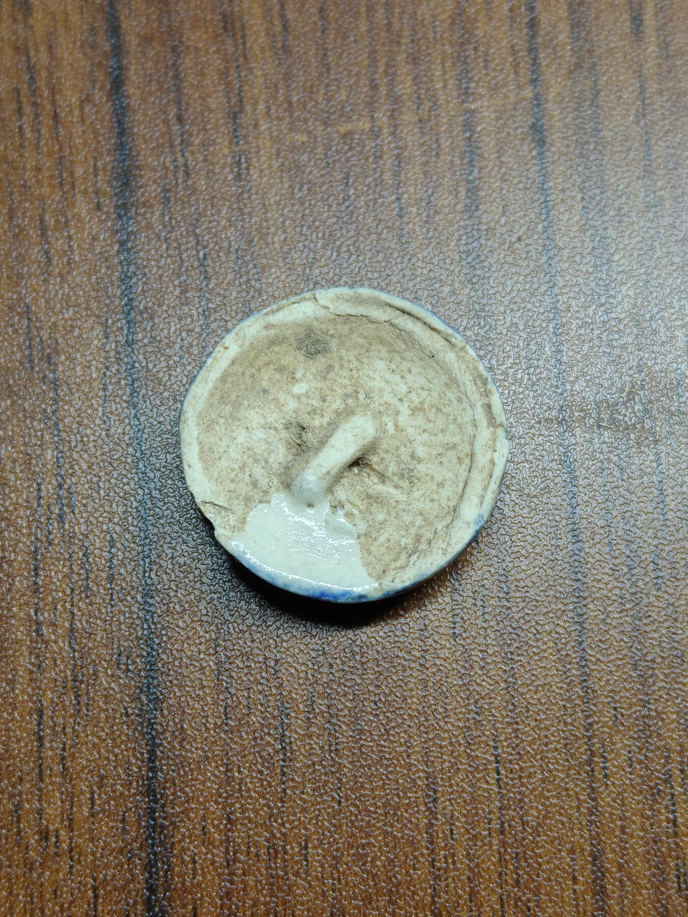 蜀地medal 2026春季精品专场 第5场 抗日战争时期 四川地区特有的川军瓷制帽徽 体现出抗日战争时期艰辛不易