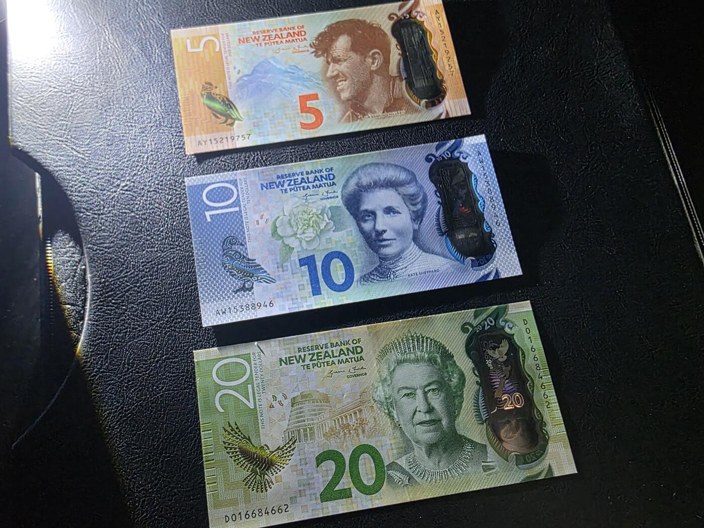 叁拾收藏第35期 新西兰新版塑料钞5/10/20元3张   UNC