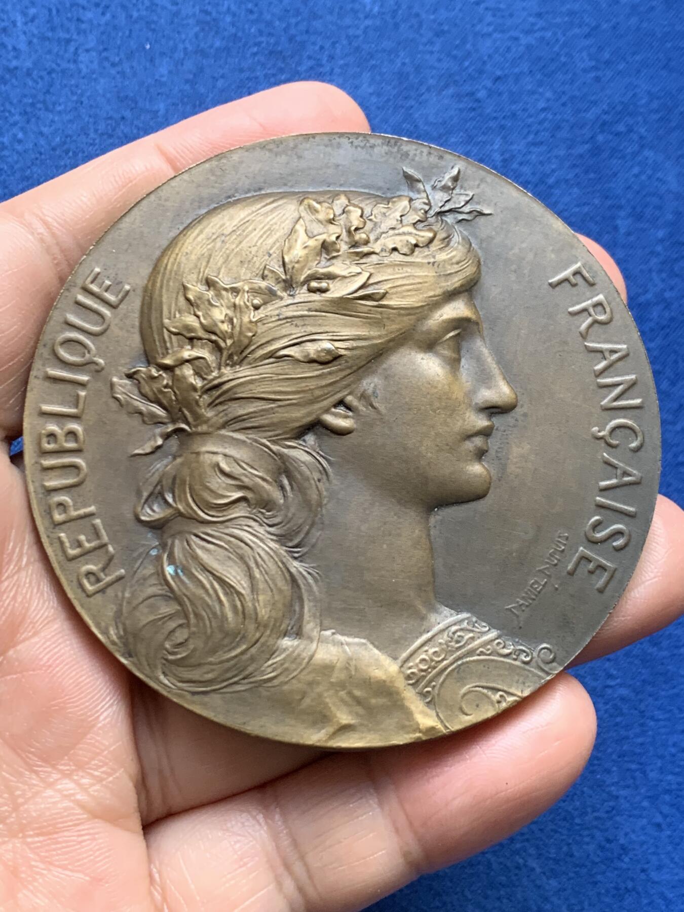 《竞宝斋》第478场 周日，周一 2场连拍 （全场包邮）欢迎送拍 法国陶瓷产品制造商联合会纪念大铜章 141.1克 68mm 丰饶角铜标 带盒