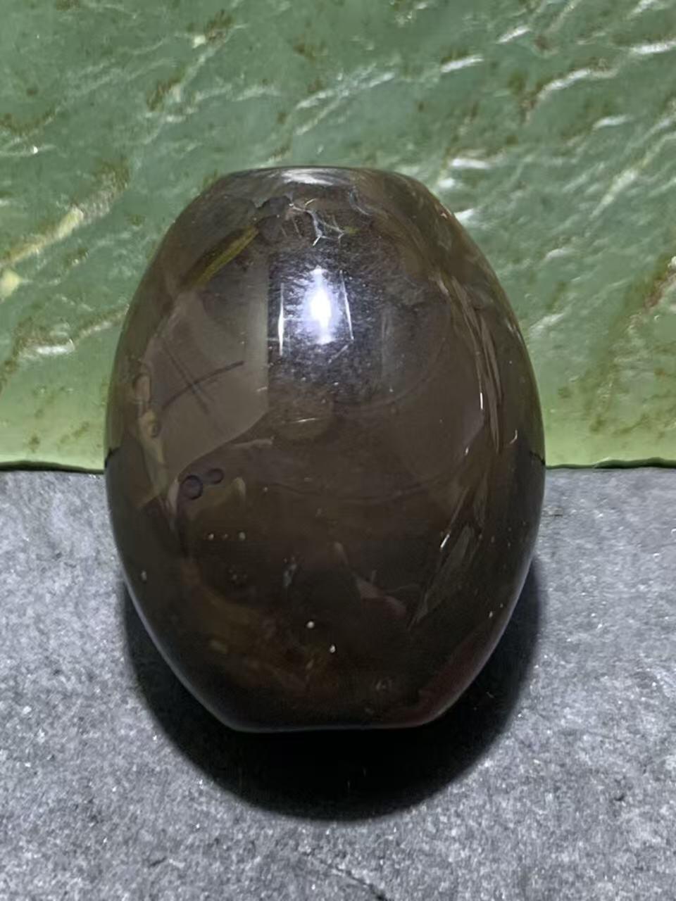 精美经典红黑配色战国红玛瑙随形勒子一颗！