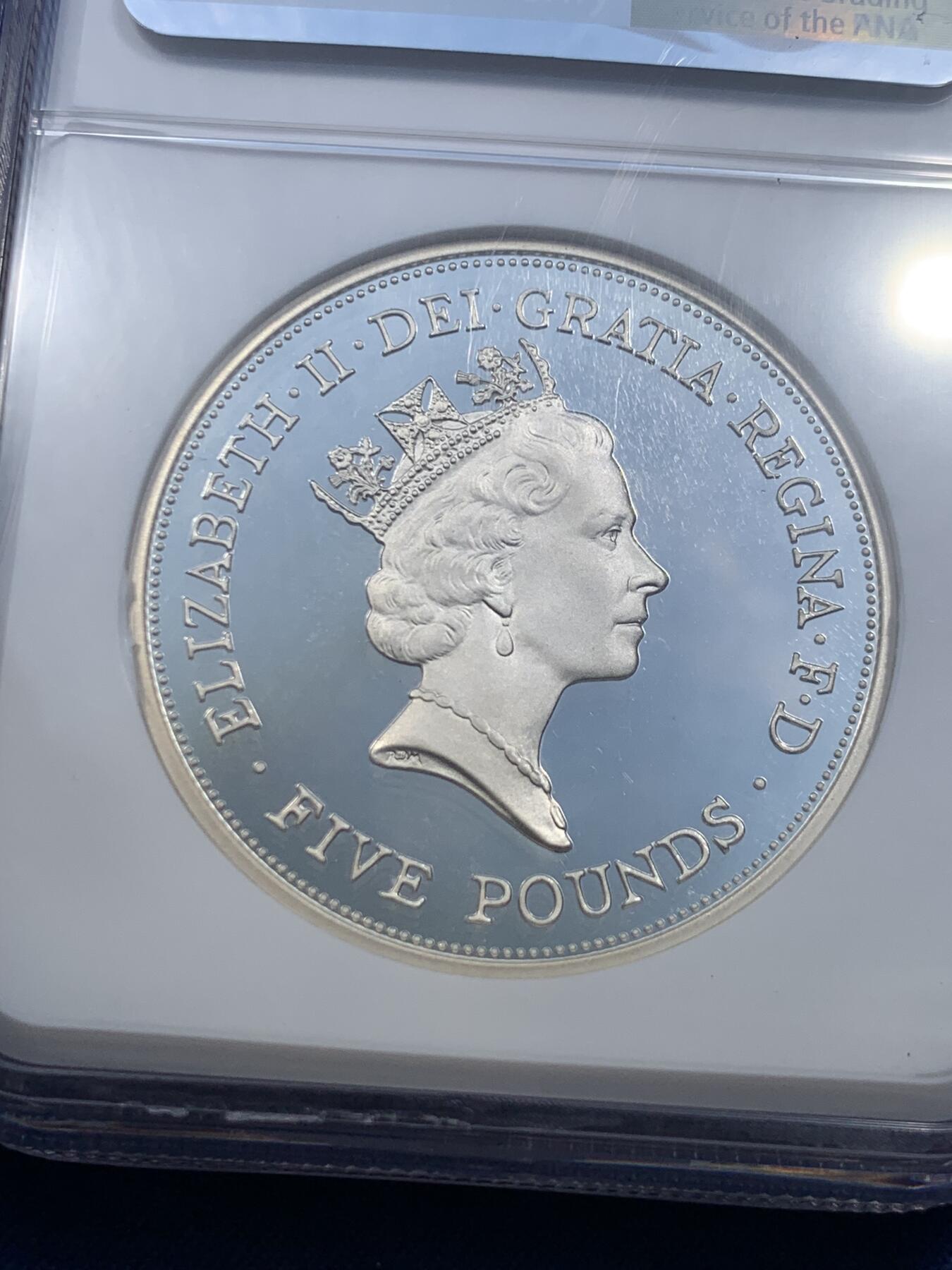 《竞宝斋》第478场 周日，周一 2场连拍 （全场包邮）欢迎送拍 NGC PF68UC 英国2013年伊丽莎白二世加冕60周年纪念2盎司精制银币，镜面高浮雕，采用1985-1997年设计的背面皇家纹章，面值5磅，发行量1465枚。加厚盒