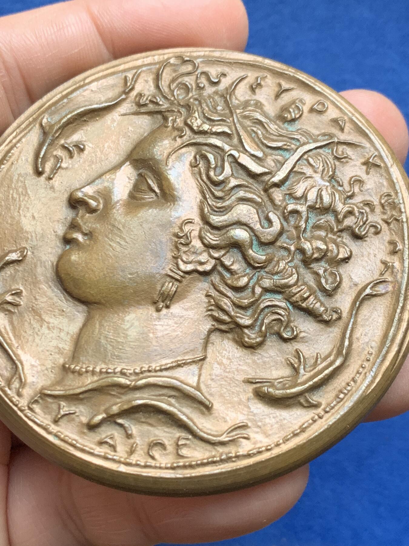 《竞宝斋》第478场 周日，周一 2场连拍 （全场包邮）欢迎送拍 法国电气建筑总工会纪念大铜章 175.9克 68.5mm