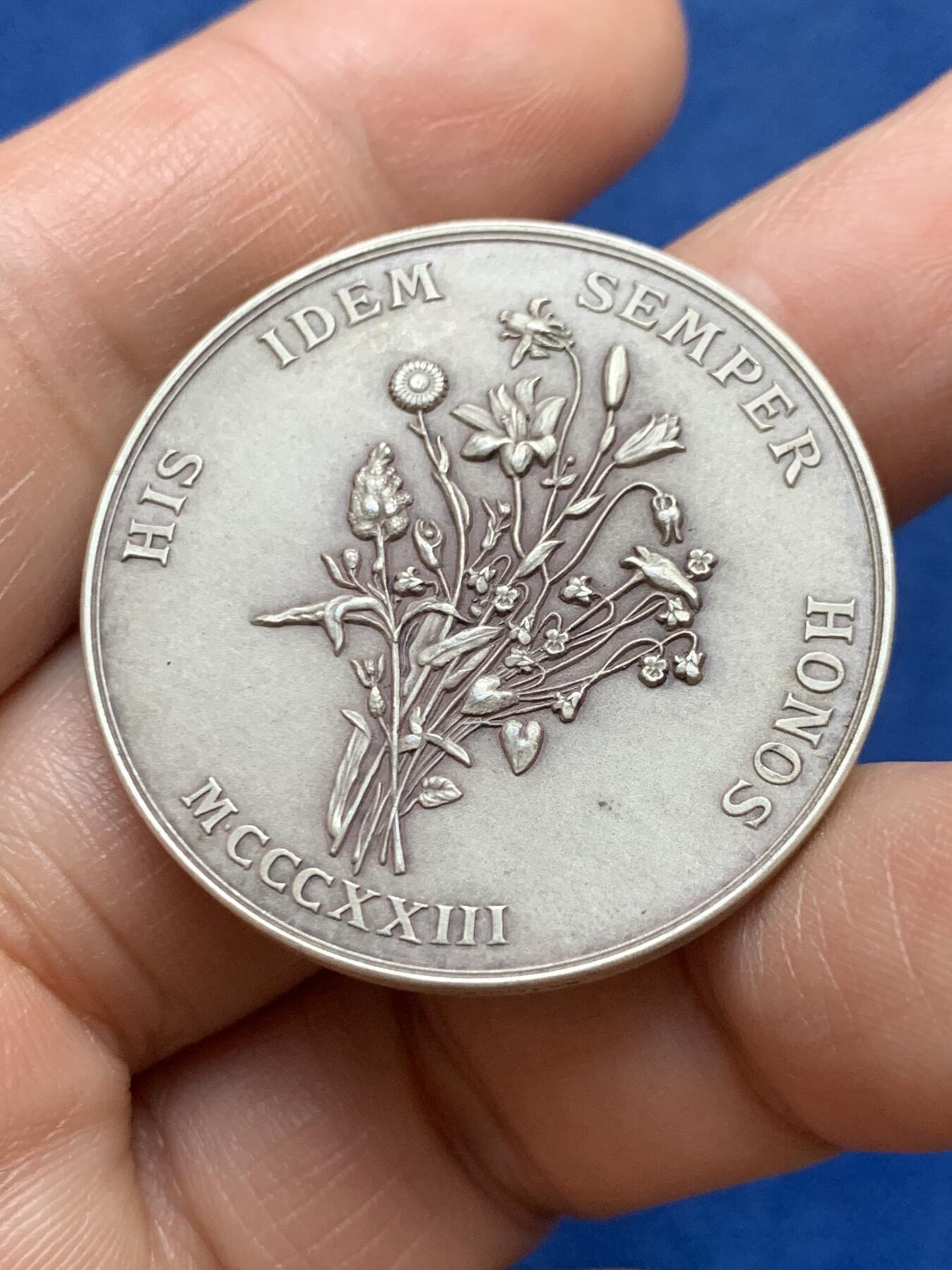 《竞宝斋》第478场 周日，周一 2场连拍 （全场包邮）欢迎送拍 法国1823年图卢兹花卉节银质代币，女诗人克莱蒙·伊索尔，22.7g，35.7mm，丰饶角边铭