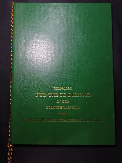 云宸嘉赏-勋臻佳藏四月精品甄选场次（低佣 一元一手） - 民主德国海关总署忠诚服务奖章证书