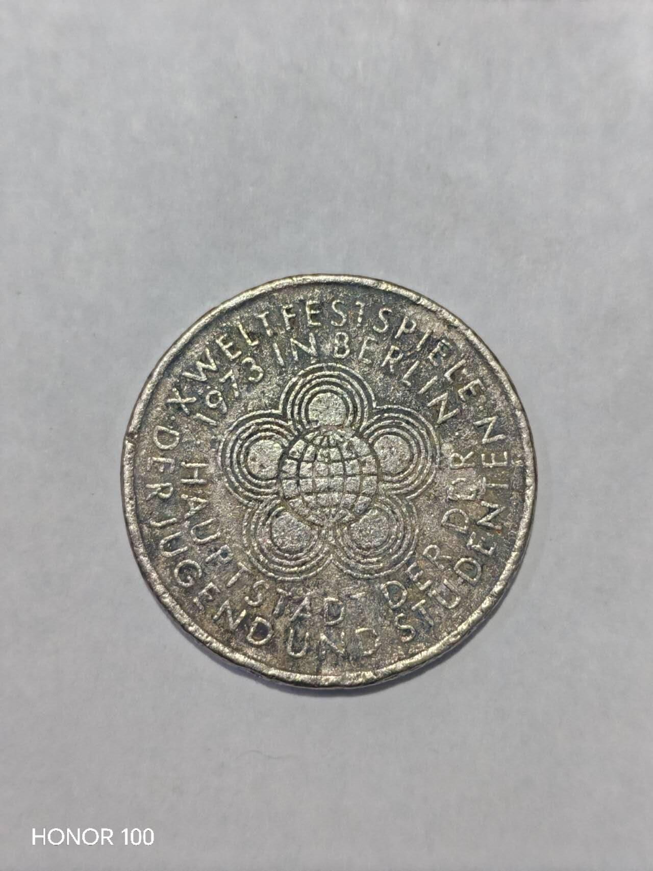 纪念章/纪念币 1973年民主德国（东德）10马克 第十届世界青年与学生联欢节纪念币1973年，第十届世界青年与学生联欢节在东柏林举办，这是冷战时期社会主义阵营规模最大的青年盛会，东德为纪念该活动发行了此枚10马克纪念币，是东德最具代表性的纪念币之一。