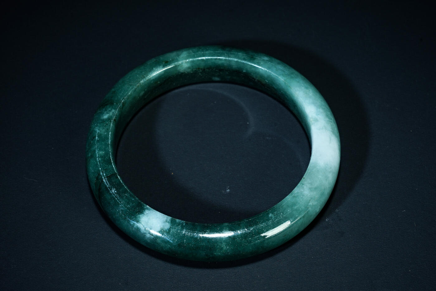 上海都达杂项专场六十八【全场包邮】 天然深油绿翡翠（A货）手镯 附鉴定证书95-138