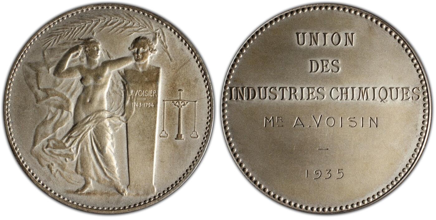 万国钱币拍卖第064期 PCGS SP63 1935年法国化学工业联盟颁发的拉瓦锡银章 工业女神手持棕榈叶站在拉瓦锡雕像前 磨砂工艺状态极赞