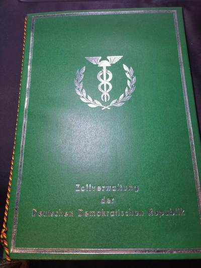 云宸嘉赏-勋臻佳藏四月精品甄选场次（低佣 一元一手） - 民主德国海关总署模范功绩奖章证书