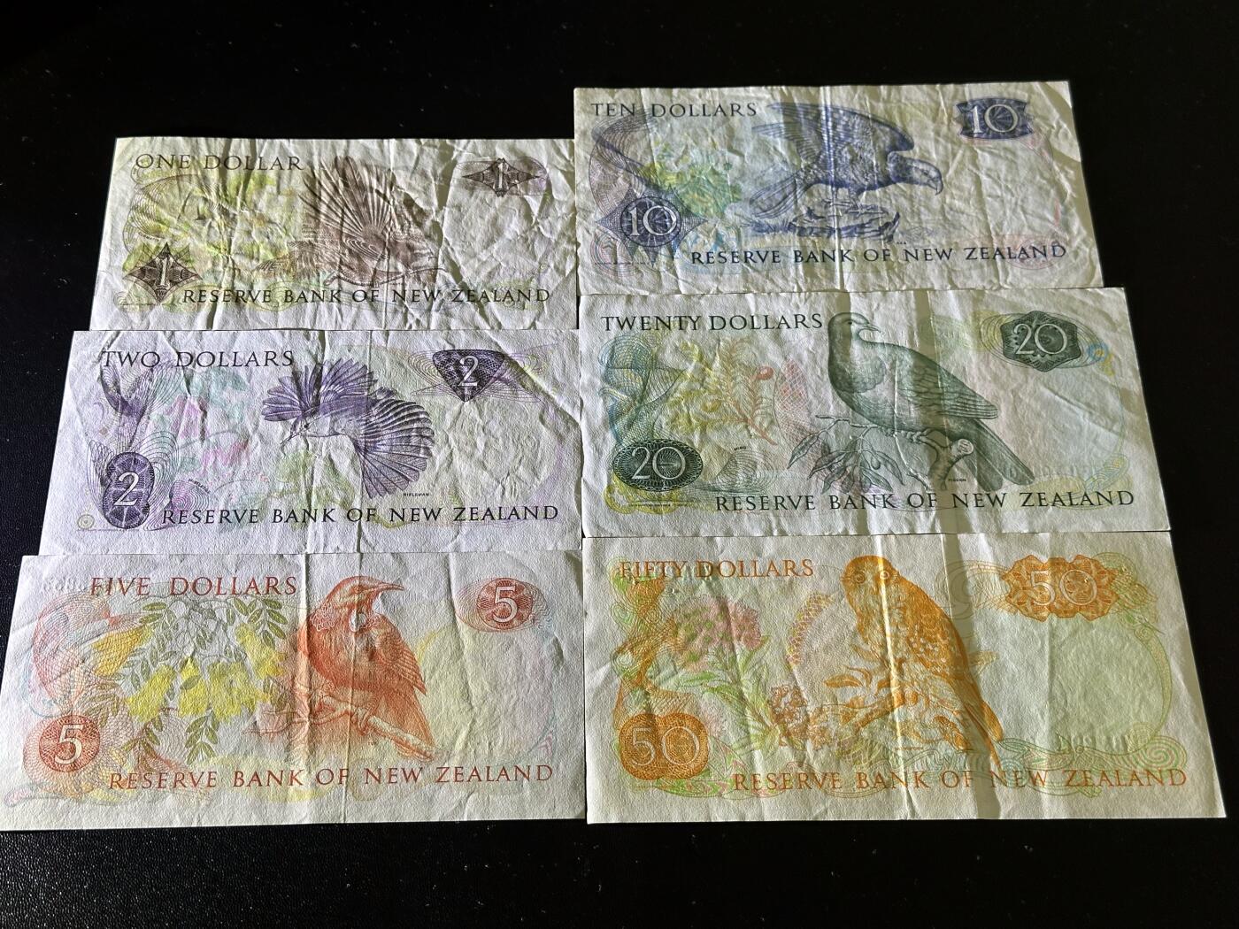 《外钞收藏家》第六百二十四期（精品场）（长期征集拍品、欢迎藏友们联系合作） 新西兰女王纸钞版1-50元 六张一起 非全新 品相如图