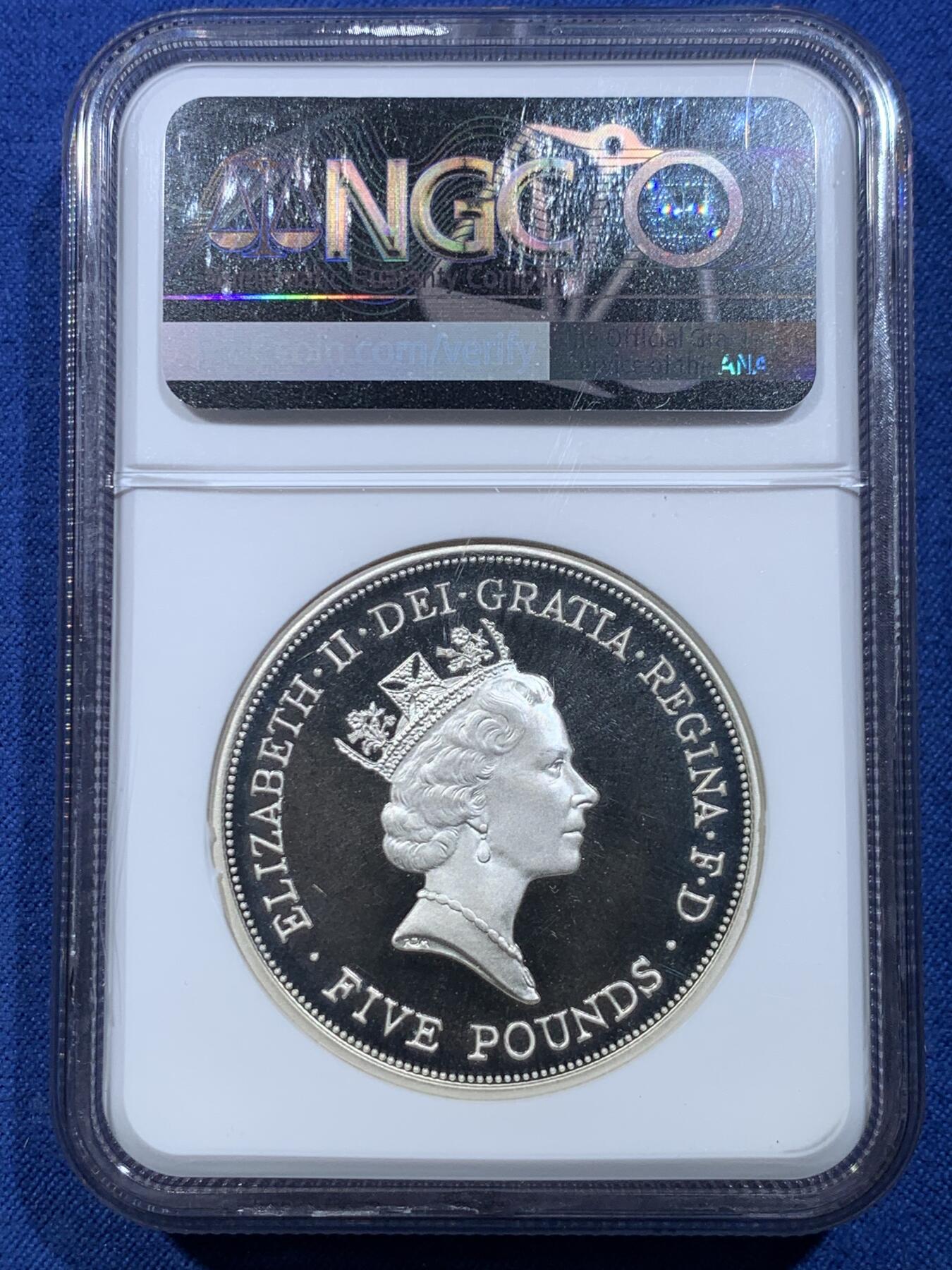 《竞宝斋》第478场 周日，周一 2场连拍 （全场包邮）欢迎送拍 NGC PF68UC 英国2013年伊丽莎白二世加冕60周年纪念2盎司精制银币，镜面高浮雕，采用1985-1997年设计的背面皇家纹章，面值5磅，发行量1465枚。加厚盒