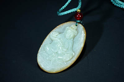 上海都达杂项专场六十八【全场包邮】 - 天然和田玉精雕《持莲观音》挂件95-163