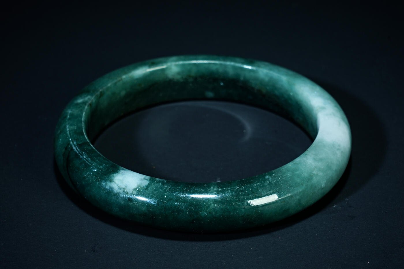 上海都达杂项专场六十八【全场包邮】 天然深油绿翡翠（A货）手镯 附鉴定证书95-138