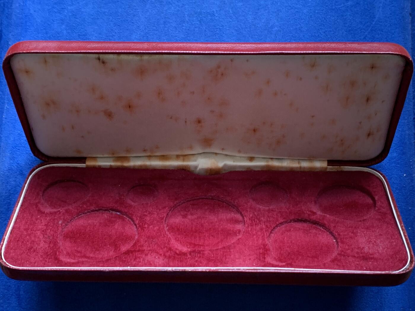 《竞宝斋》第478场 周日，周一 2场连拍 （全场包邮）欢迎送拍 维多利亚禧年七枚装空盒一个 细节见图