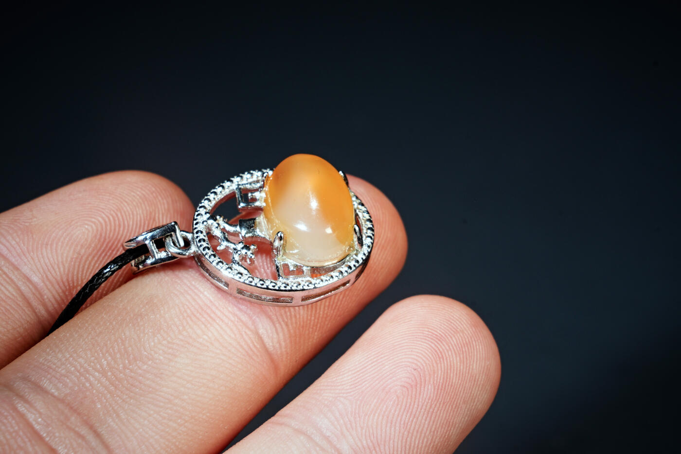 上海都达杂项专场六十八【全场包邮】 天然红玛瑙蛋面挂件95-171