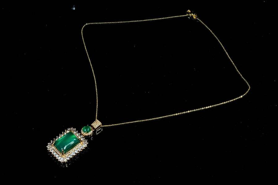 上海都达杂项专场六十八【全场包邮】 天然绿玛瑙蛋面无事牌挂件