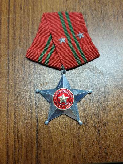 蜀地medal 2026春季精品专场 第5场 - 越南社会主义共和国二级战功勋章 越中战争时期软挂好品 需前线杀敌或者指挥小型战斗