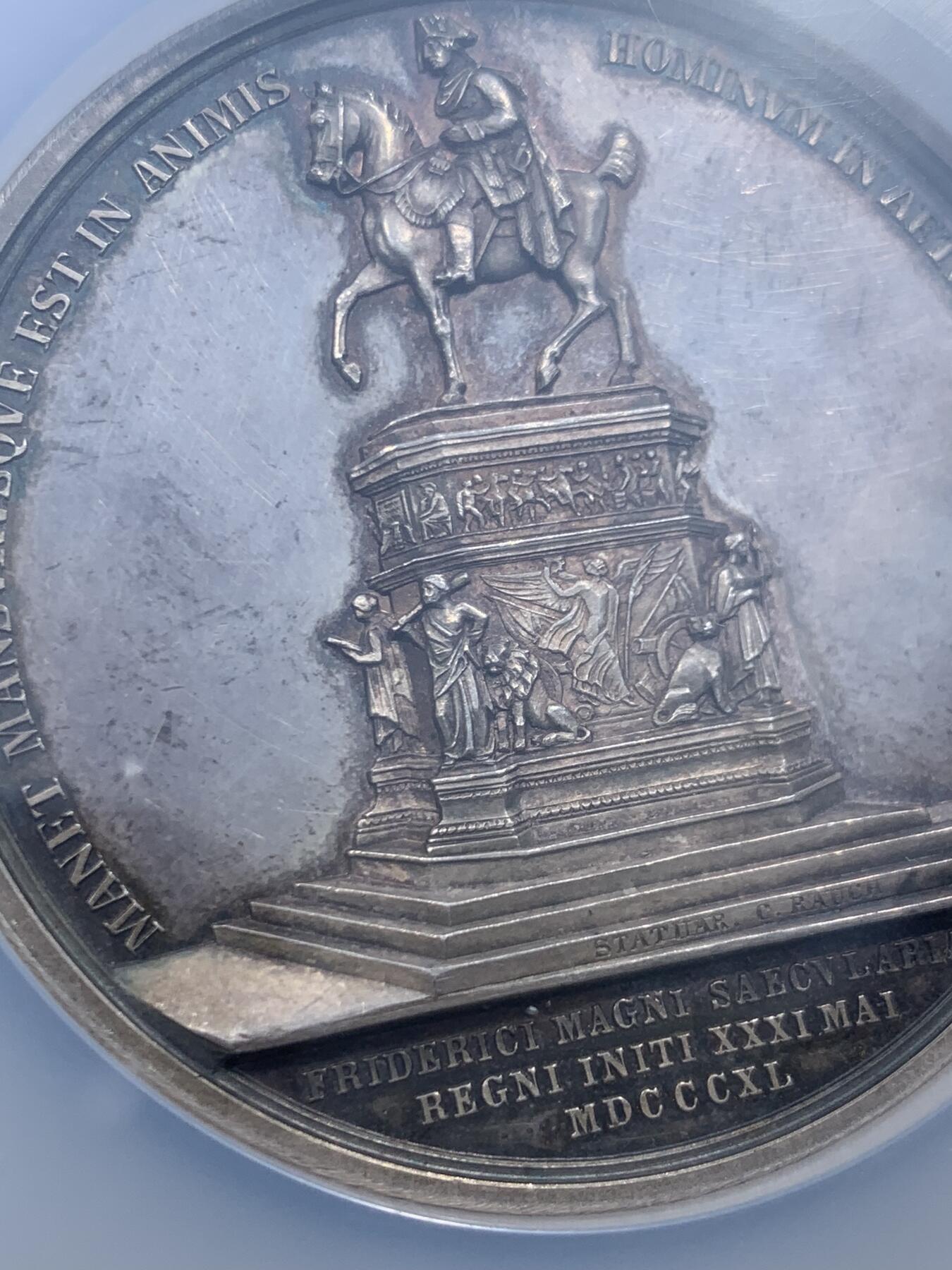 《竞宝斋》第478场 周日，周一 2场连拍 （全场包邮）欢迎送拍 NGC MS61 德国1840年普鲁士腓特烈二世（腓特烈大帝)登基百年纪念银章。loos名家著作。50mm 46.7g巨大规格。银章是赠送给王公贵族所用，非铜质可比。加厚加大盒，带外保护盒。