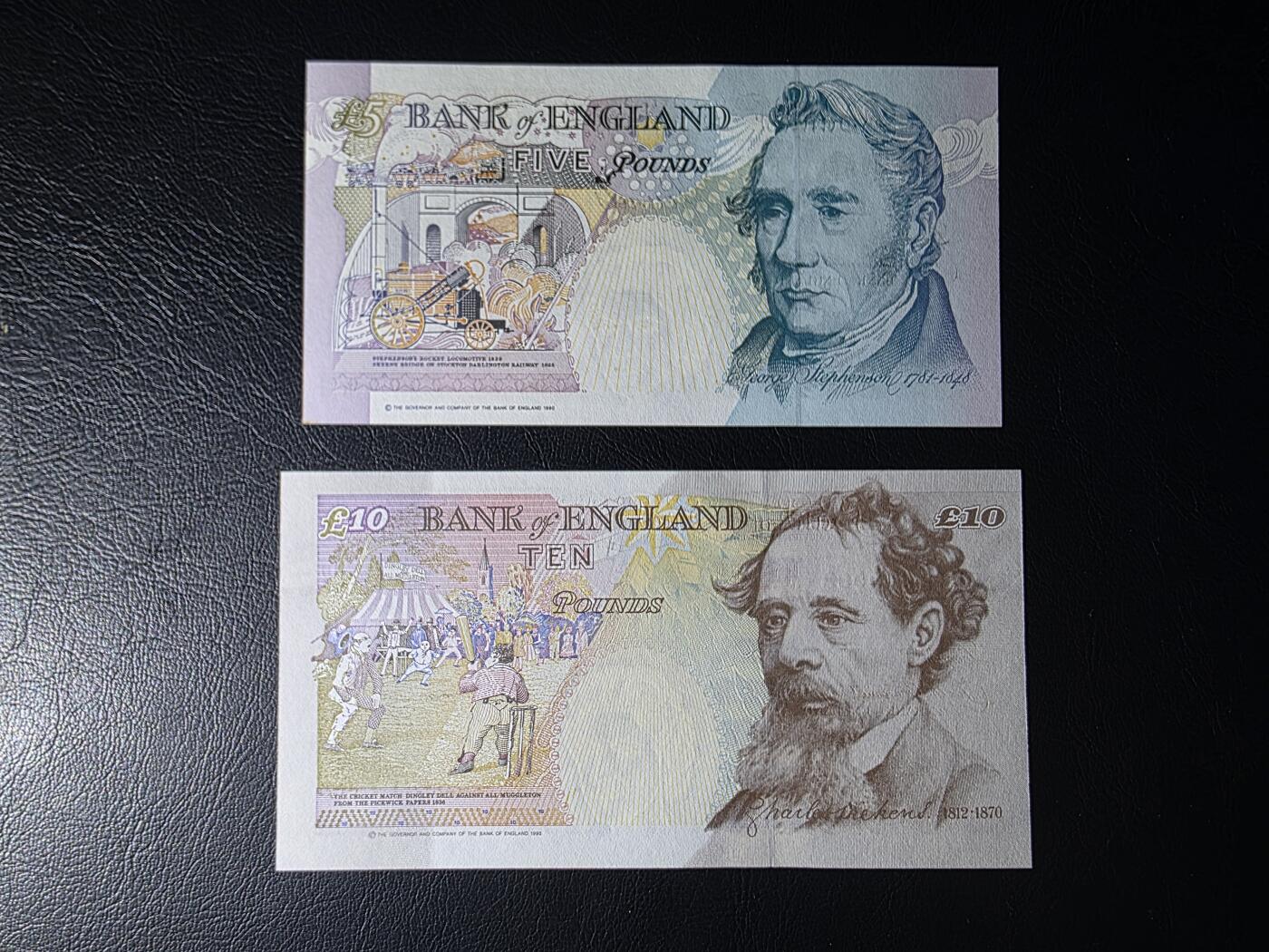 叁拾收藏第35期 英国1997年E序列5镑史蒂文森+1993年10镑狄更斯两张一对（尾83一对）  UNC