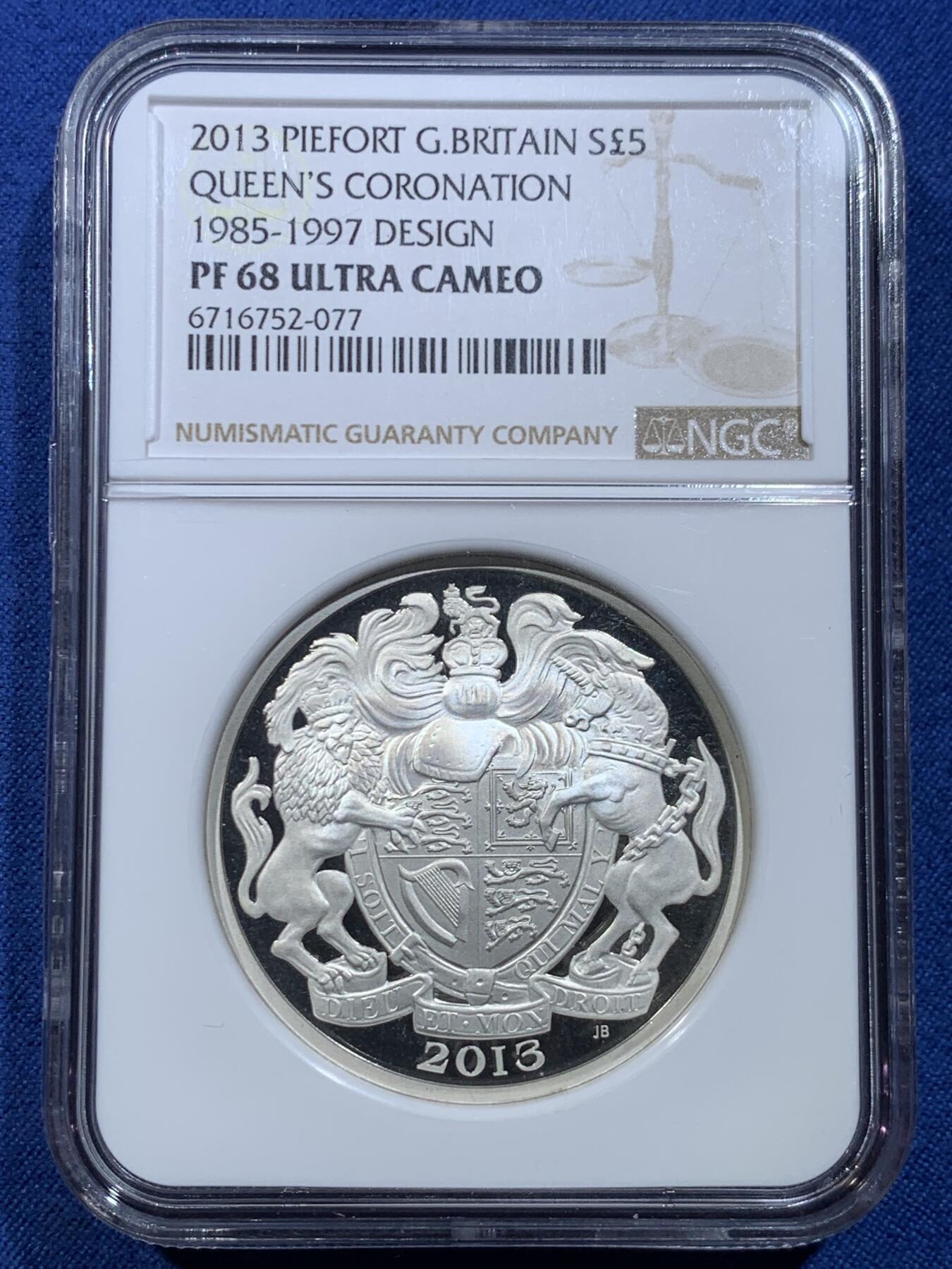 《竞宝斋》第478场 周日，周一 2场连拍 （全场包邮）欢迎送拍 NGC PF68UC 英国2013年伊丽莎白二世加冕60周年纪念2盎司精制银币，镜面高浮雕，采用1985-1997年设计的背面皇家纹章，面值5磅，发行量1465枚。加厚盒