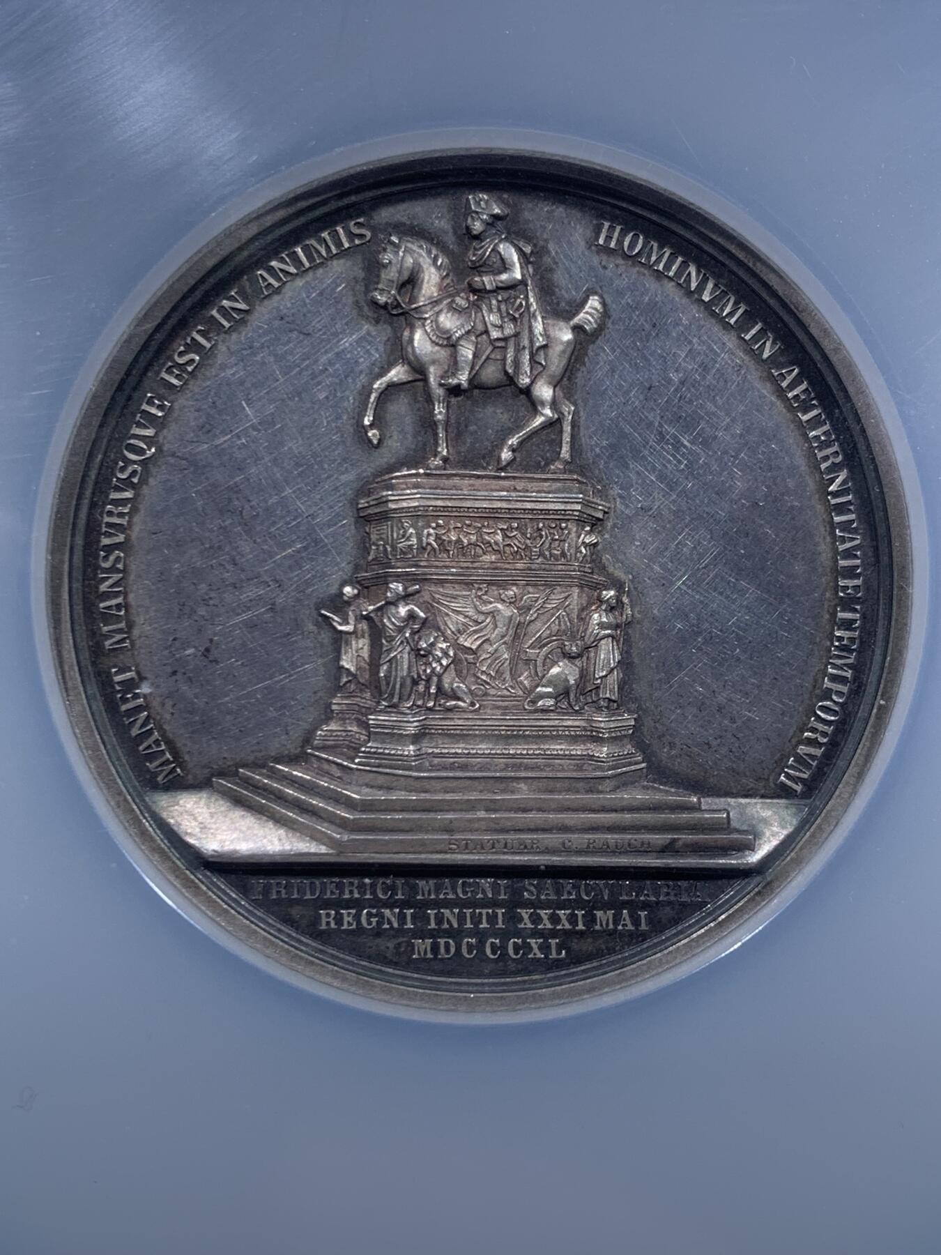 《竞宝斋》第478场 周日，周一 2场连拍 （全场包邮）欢迎送拍 NGC MS61 德国1840年普鲁士腓特烈二世（腓特烈大帝)登基百年纪念银章。loos名家著作。50mm 46.7g巨大规格。银章是赠送给王公贵族所用，非铜质可比。加厚加大盒，带外保护盒。