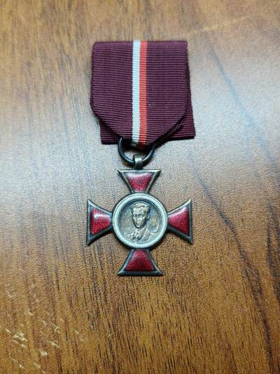 蜀地medal 2026春季精品专场 第5场 - 波人共共青团雅内克·克拉西茨基银级徽章  此徽章属波人共共青团最高荣誉，分金银铜三等级