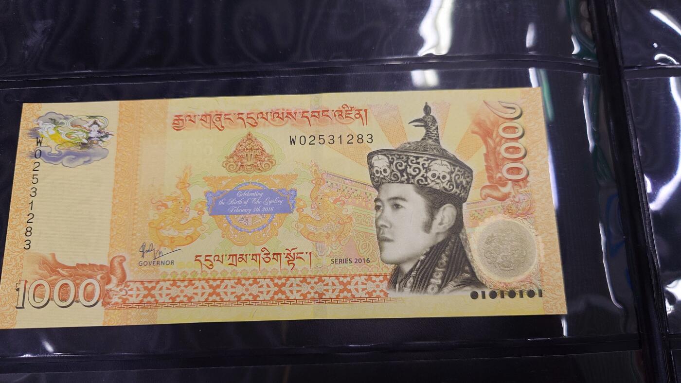 世界钱币～微拍第244期暨2026年第25期  老库存每款各1-2张清仓低价起拍 2016年不丹1000 小王子纪念钞全新绝品无47尾号283