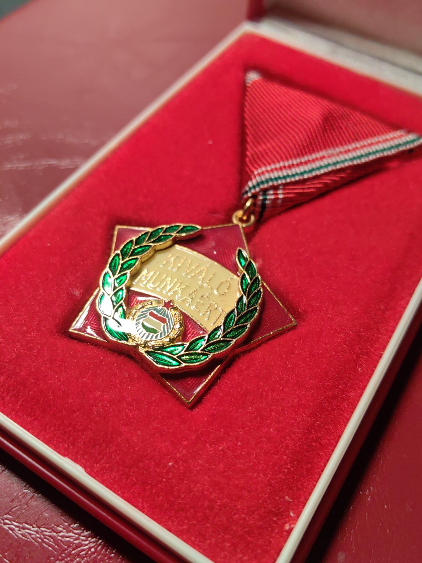 靖甫拍卖第九场 匈牙利劳动优秀奖章原盒带证