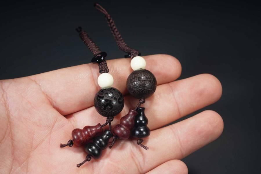 上海都达杂项专场六十八【全场包邮】 天然达拉干沉香招财进宝手机挂件 1对 附鉴定证书95-269